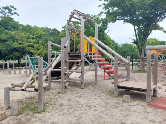 公園の遊具の写真